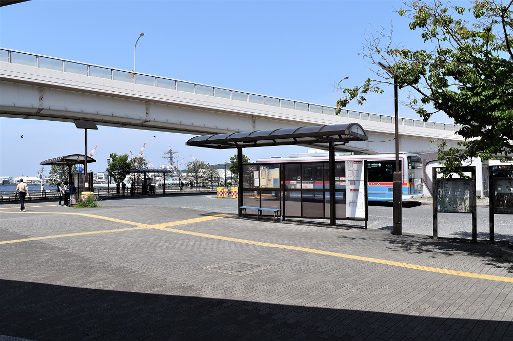 JR横須賀駅バスロータリー